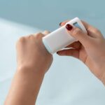 ضد آفتاب استیکی استلین با هیالورونیک اسید و سرامید حجم 20گرم Estelin Hyaluronic Acid Ceramide Sunscreen Stick ++SPF50 PA - Image 2