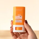 ضد آفتاب استیکی استلین با ویتامین سی و نیاسینامید حجم 20گرم Estelin Vitamin C Niacinamide Sunscreen Stick ++SPF50 PA - Image 3